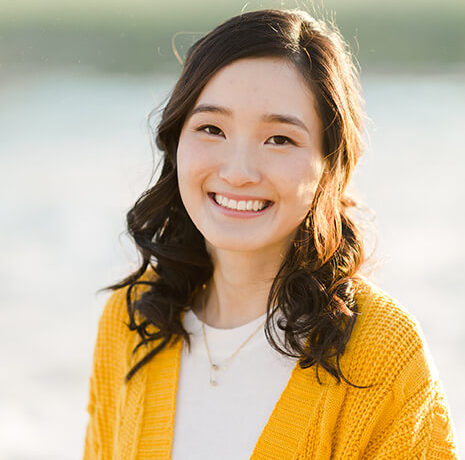 Image of Linda Yoon, one of the therapists at Yellow Chair Collective. You can work with Linda for anxiety treatment in Los Angeles, CA. 90404 | 90503