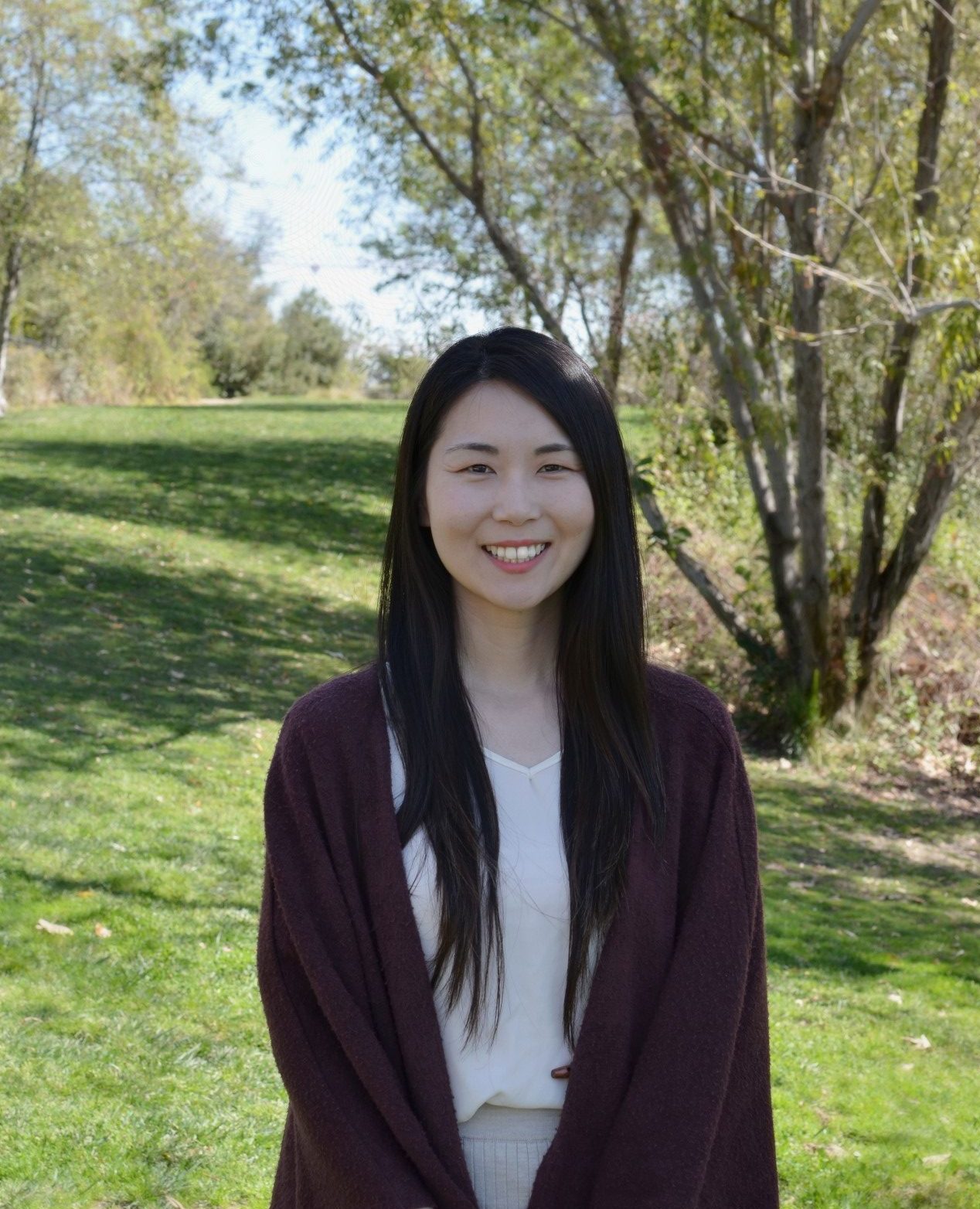 An image of Soo Jin, a therapist in Los Angeles, CA at Yellow Chair. If you are a highly sensitive person, Soo Jin can help you in therapy for empaths in Los Angeles, CA. 91006 | 90071