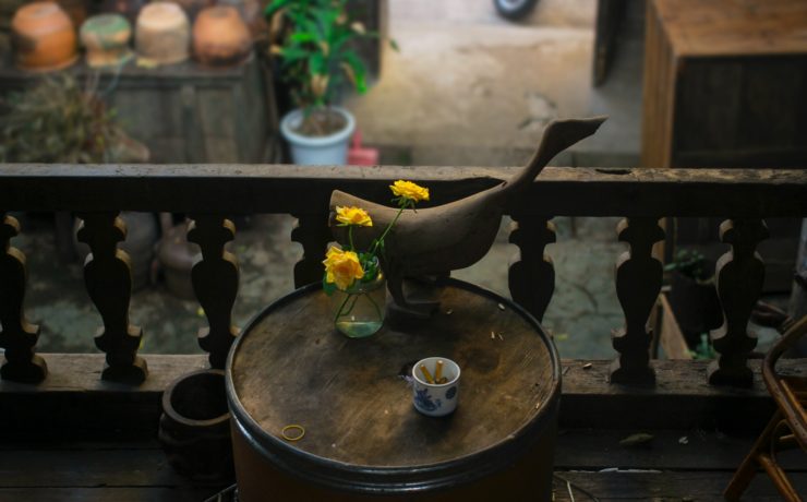 Image of a table with a vase and sculpture on it. The person sitting at the table is going to meet with a trauma therapist in Los Angeles, CA for trauma therapy and PTSD treatment. | 91108 | 91006