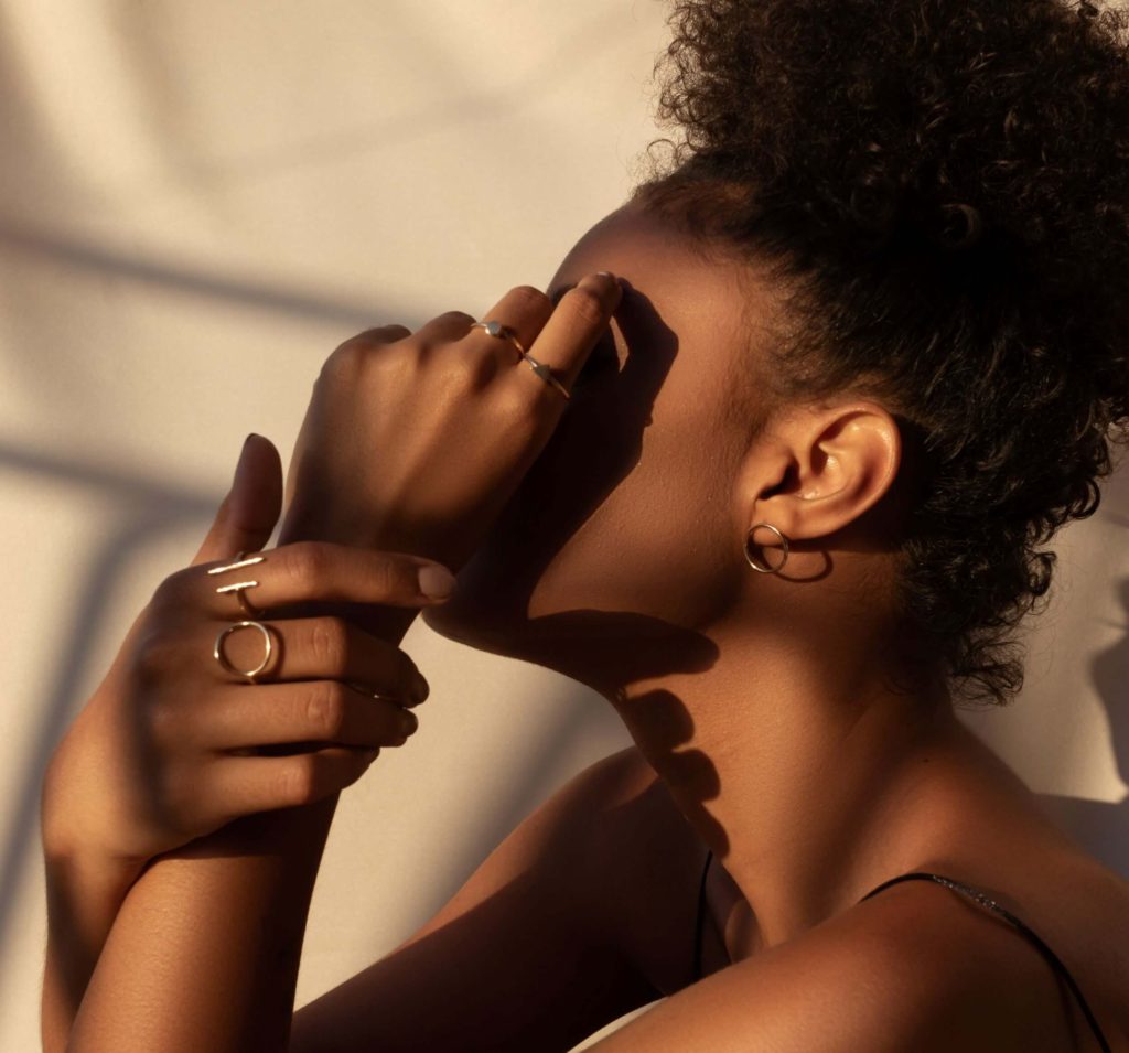 Image of the side profile of a Black woman. The woman in the image represents how healing from racial trauma can take place with a trauma therapist in Los Angeles, CA. 91006 | 90071