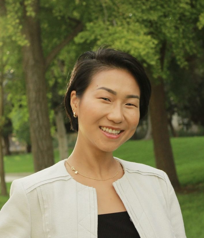 Portrait of Korean and Asian American Therapist, Esther Lee, New York, anti-oppressive therapist helping individuals with therapy for trauma and systems-impacted individuals
