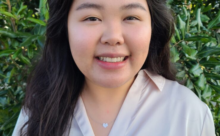 Asian American therapist, Elizabeth Nguyen, located in Los Angeles, California providing therapy for teens, adults, and families
