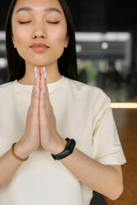 stressed woman working | burnout therapist in los angeles, ca | anxiety treatment in los angeles, ca | individual therapy in los angeles, ca | 90048 | 91502