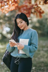 stressed woman working | burnout therapist in los angeles, ca | anxiety treatment in los angeles, ca | individual therapy in los angeles, ca | 90048 | 91502