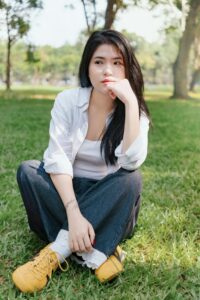 stressed woman working | burnout therapist in los angeles, ca | anxiety treatment in los angeles, ca | individual therapy in los angeles, ca | 90048 | 91502