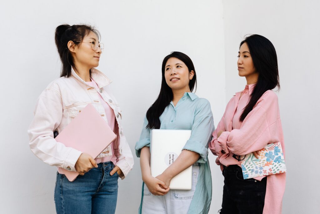 millennial women friends