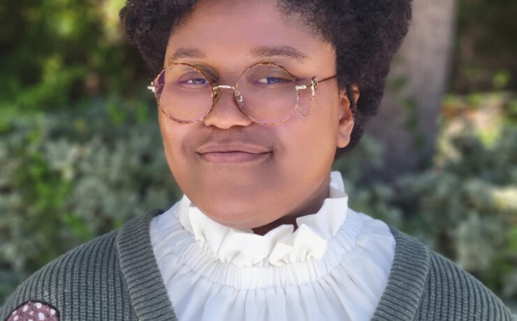Headshot of a nonbinary therapist in Burbank, California