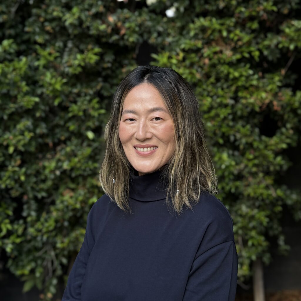 Asian American therapist Esther S. Lee headshot